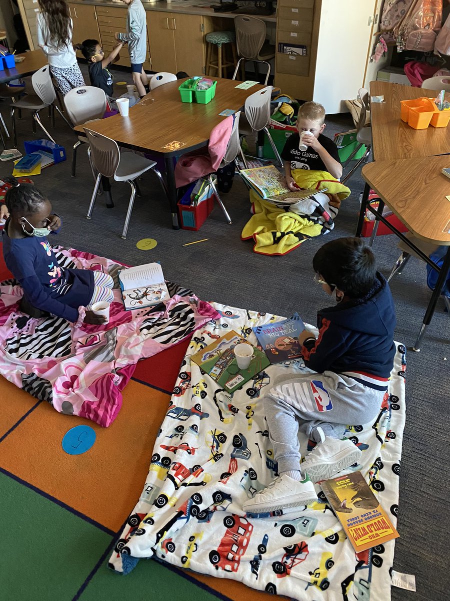 MrsLazorko's tweet photo. We had so much fun snuggling up to read with my special hot chocolate recipe! #funinfirst #bengalpride 😋☕️ https://t.co/kU6TZ4DHmv