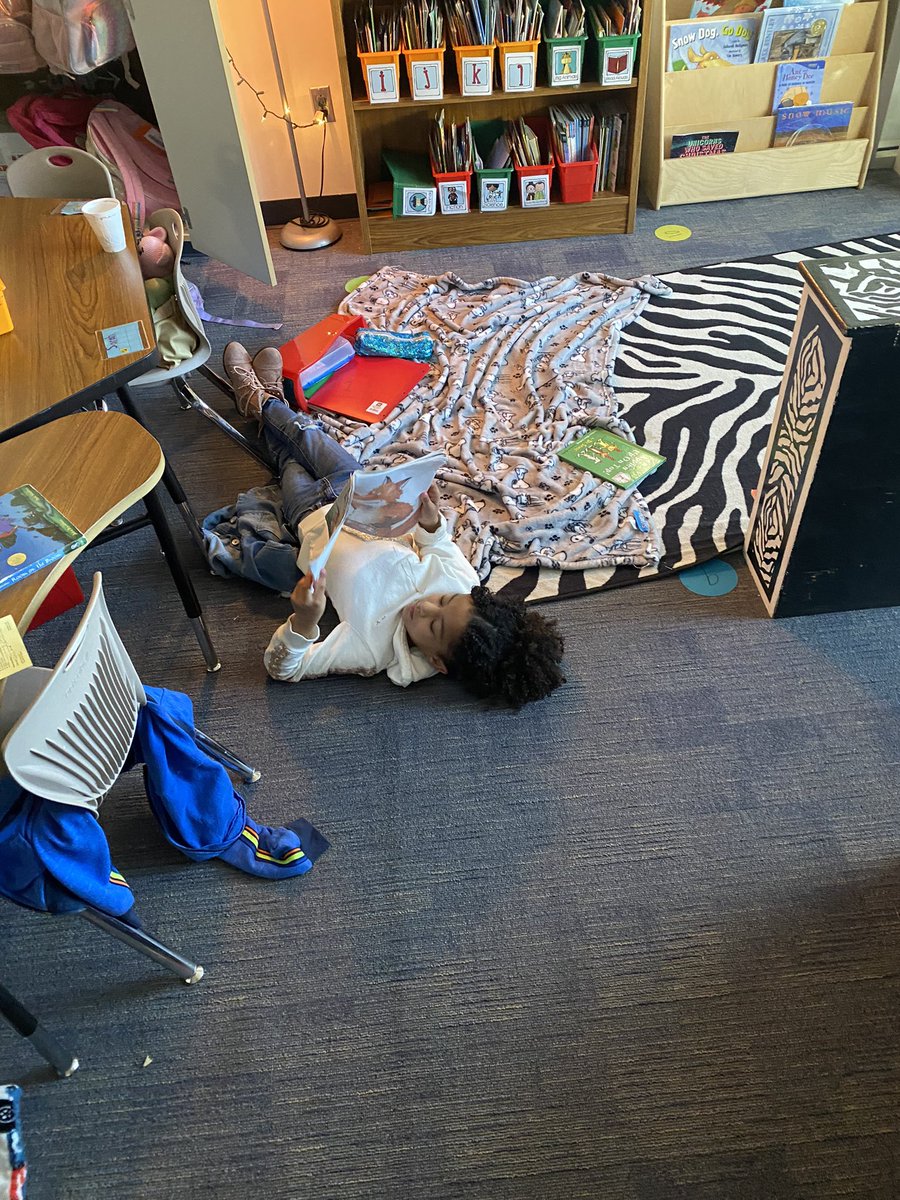 We had so much fun snuggling up to read with my special hot chocolate recipe! #funinfirst #bengalpride 😋☕️