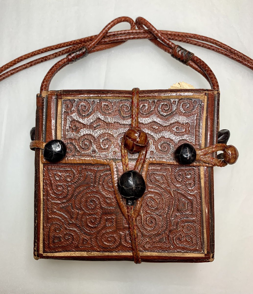iamkristinesr's tweet photo. Well, that’s the first full work week of 2022 all tied up! 📚

@CBL_Dublin Ar 5570, The Golden Treasure of Prayers for the Prophet, 19th century, west Africa 

#IslamicManuscripts #chesterbeatty #JummahMubarak https://t.co/NKOGWTv1zZ