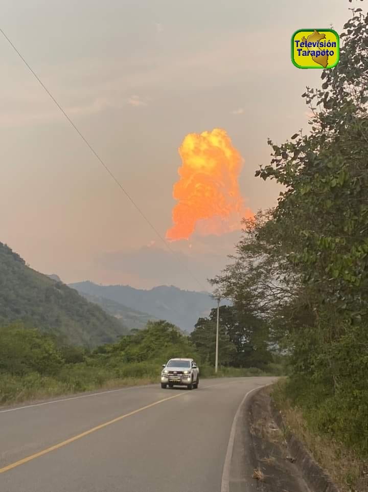 TVTarapoto's tweet image. #SemanhiPerú publica imagen registrada por poblador de #Amarango, #Bagua. Se trata de una nube tipo cumulonimbus acompañada de descargas eléctricas.
#TelevisiónTarapoto #PorqueNosVenMás