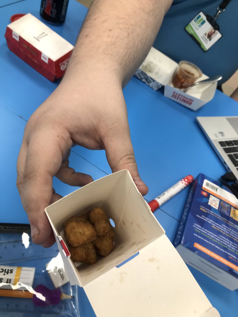 GavBudby's tweet photo. @kfc in Hull..Wow, are we back on rationing.. https://t.co/BqCDqc5joF