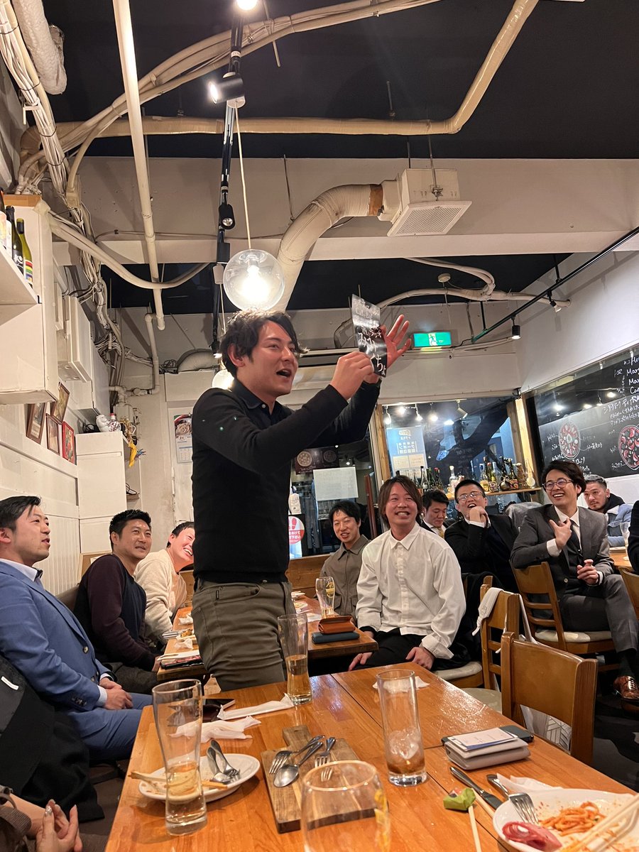 tomodachisaikyo's tweet photo. 昨日は　
谷町にあるメンバーさんのお店　pizzaria asseにて、新年会でした☺️ 
30名ほど集まりましたが、みんな大盛り上がり、笑いばかりの会になりました！　

友達最強ですね☺️ 
#友達最強　
#経営者の会　
#大阪　
#社長集まれ https://t.co/ZKYWKMNBMb