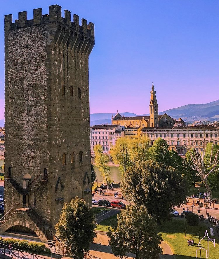 florenciatours1's tweet photo. La Torre de San Niccolò.
Esta puerta pertenece a la antigua muralla de la ciudad, de construyó en 1324 y servía para defender la zona de Oltrarno. https://t.co/6GT42JkRoy