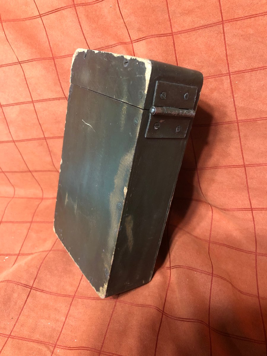 BlackburnCo1's tweet photo. ゲルマン民族伝統工芸品が届きました。
ｚｆ４スコープのキャリングケースです。
外装は大分くたびれていますが、破損や部品の欠落などない完品です。

#zf4
#G43
#MP44
#FG42
#ゲルマン民族伝統工芸品 https://t.co/LqijsTZdbc