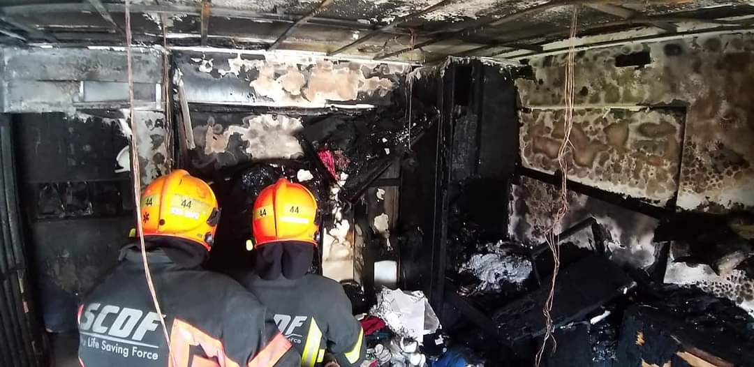 SCDF's tweet photo. [Fire @ Blk 366 Bukit Batok Street 31] 

At about 2.40pm this afternoon (14 Jan), SCDF was alerted to a fire at the above-mentioned location. 

The fire involved the contents of a bedroom on the 4th floor. The occupants of the unit had evacuated before SCDF's arrival. https://t.co/YrQMHNYMYP