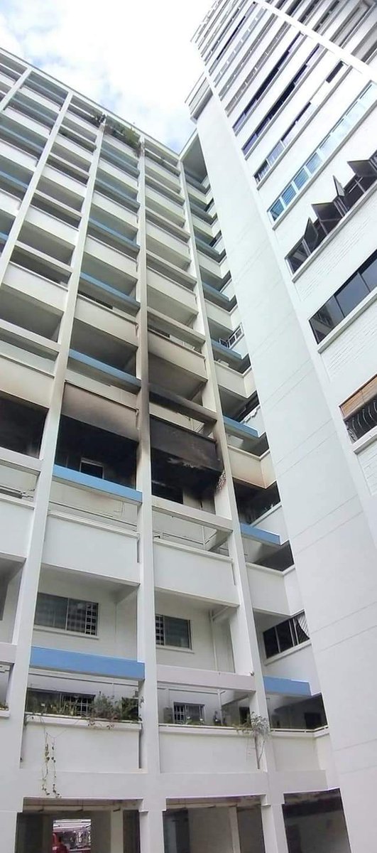 SCDF's tweet photo. [Fire @ Blk 366 Bukit Batok Street 31] 

At about 2.40pm this afternoon (14 Jan), SCDF was alerted to a fire at the above-mentioned location. 

The fire involved the contents of a bedroom on the 4th floor. The occupants of the unit had evacuated before SCDF's arrival. https://t.co/YrQMHNYMYP