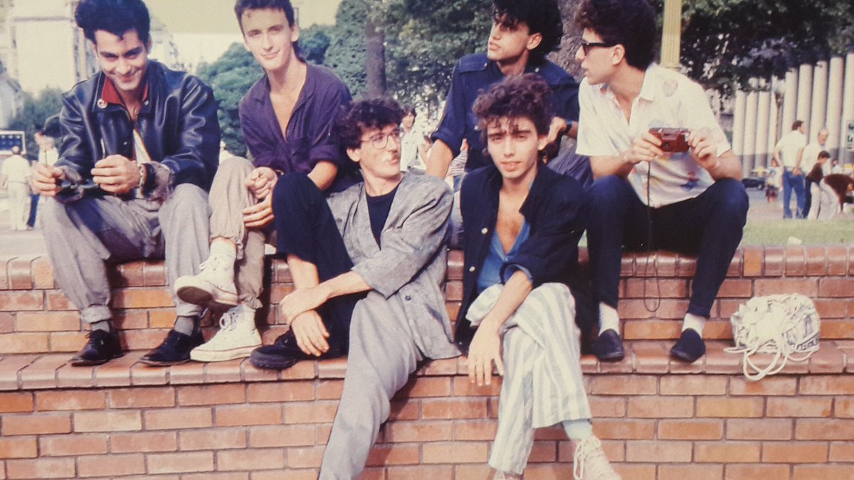 Charly y Las Ligas.
Melingo + Samalea + Coleman + Calamaro + García + Basso. @danimelingo <a href="/colemanrichard/">Richard Coleman</a> @christianbassok 
Muestra 80s rock en las calles, Museo histórico nacional.