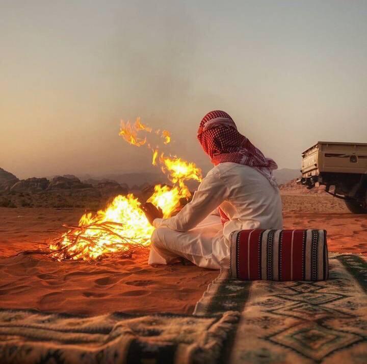 الكلام اللي ما تحسب له حساب 
في قلب غيرك ما يمر بسهوله 

خلك مع العالم تعاملك من باب
اللي ما ترضى تسمعه ، لا تقوله🔕