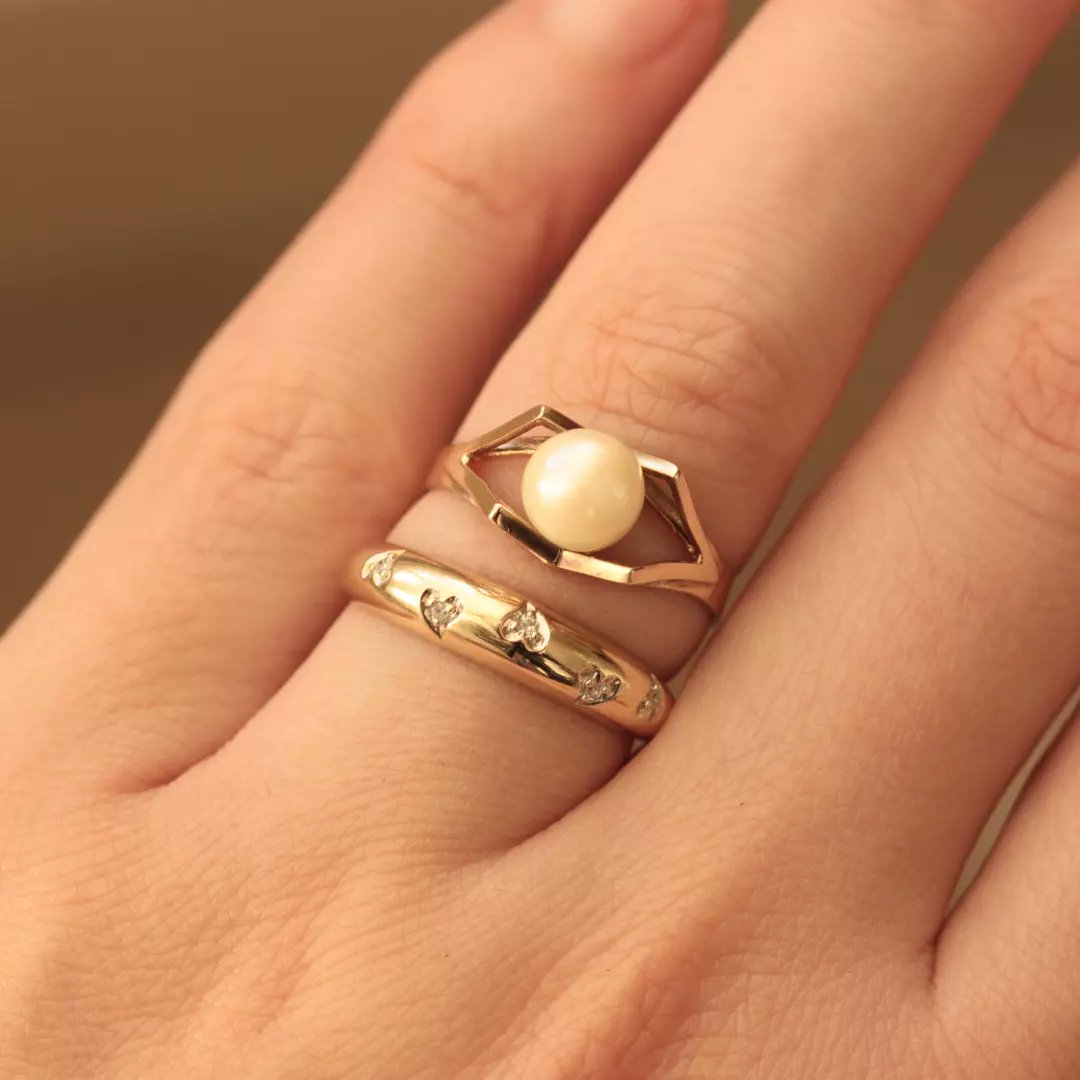 thebvshop's tweet photo. Happy friday! The last couple of rings for this week are a very cool modernist pearl solitaire dating to 1970, and an ever popular domed diamond band, this time with little hearts. ❤ https://t.co/R0gtwXybAq #vintagerings https://t.co/k36uFeFWTz