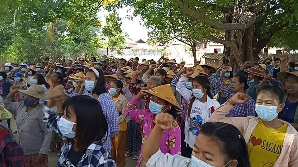 MyLuvForJHope's tweet photo. The 310th day without a day off for the anti-coup revolutionary coalition strike in the villages of Sagaing's Yinmabin District. #WarCrimesOfJunta #2022Jan14Coup #WhatsHappeningInMyanmar https://t.co/mrN2ZKKytz