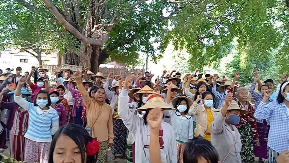 MyLuvForJHope's tweet photo. The 310th day without a day off for the anti-coup revolutionary coalition strike in the villages of Sagaing's Yinmabin District. #WarCrimesOfJunta #2022Jan14Coup #WhatsHappeningInMyanmar https://t.co/mrN2ZKKytz