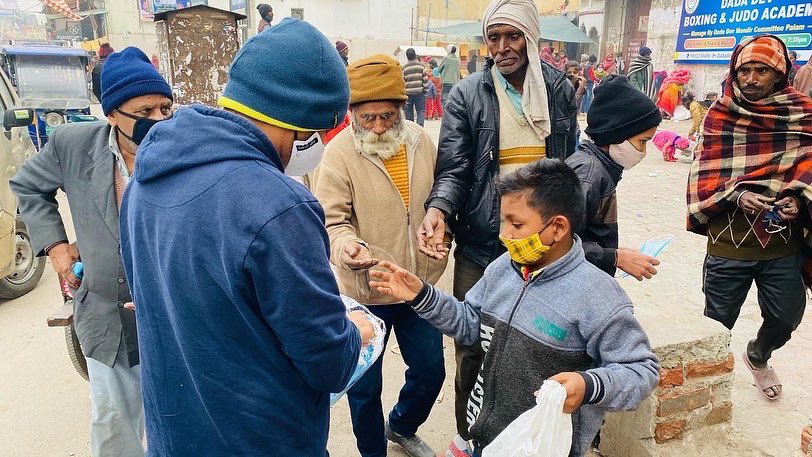 AiimsU's tweet photo. To  @ArvindKejriwal @doctors_aap @AAPDelhi 
Today , In this Corona Pandemic , DhairyaXR Trust distributed  masks to the needy ones in Delhi. This campaign started on 14th Jan 2022 with the aim of 1 lakh masks distribution.  Kindly Support them
https://t.co/jParXhvLBB 
#donate https://t.co/XHHWgrDGIk