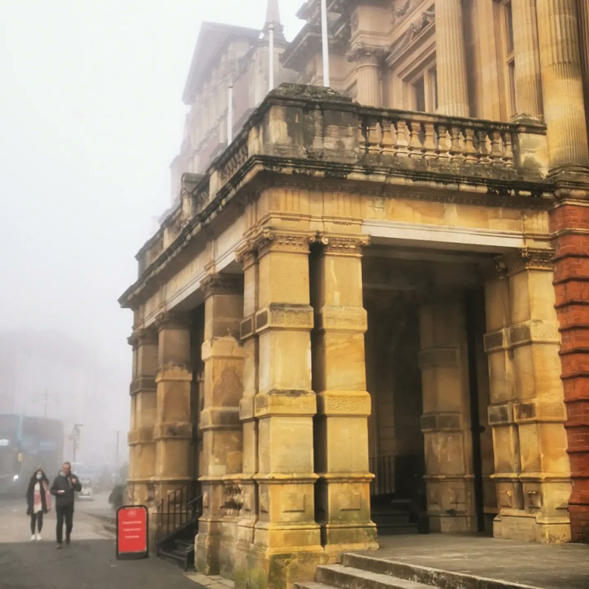 JBranson_'s tweet image. I love a walking meeting, especially when everything looks so magical. #LoveLeam #CreativeCompact #ActivatingSpaces