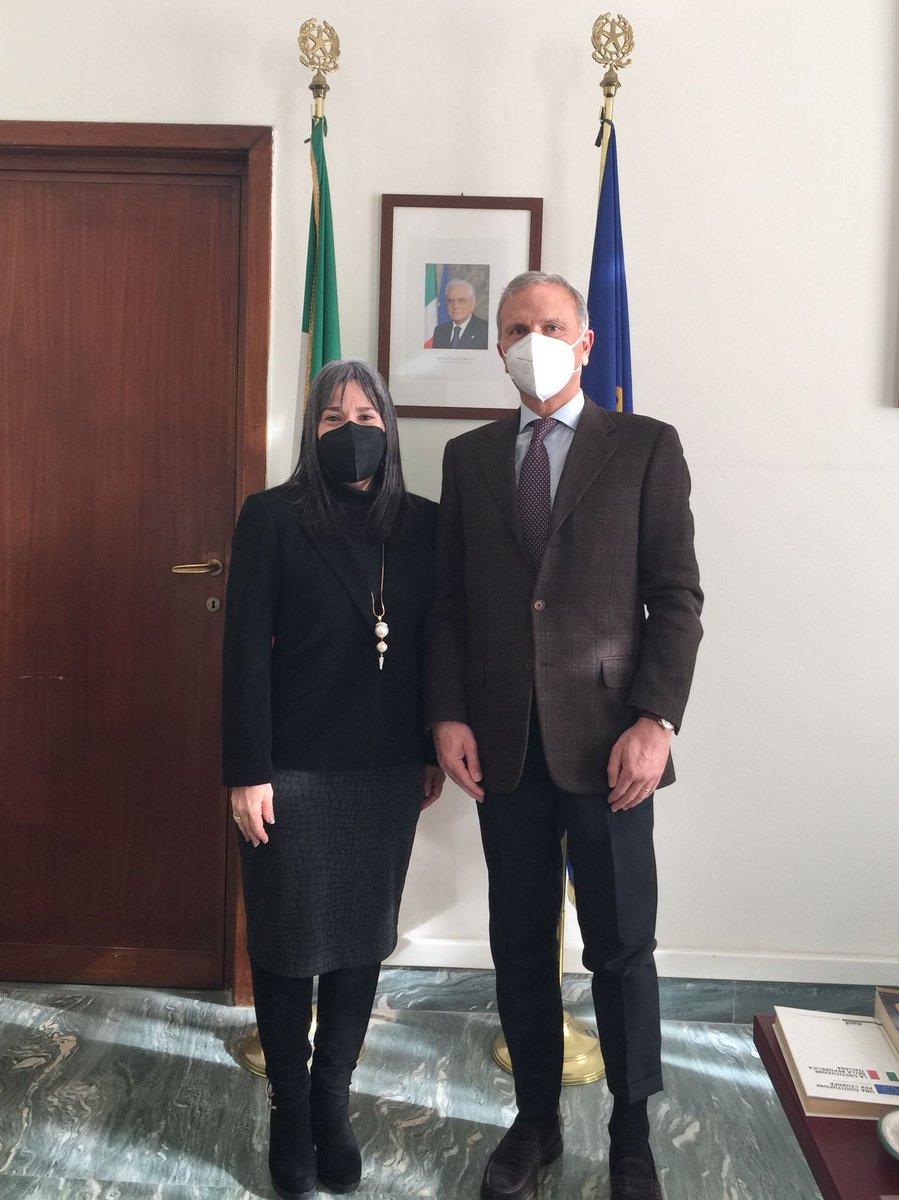MirtaGranda's tweet photo. Nell'incontro con Luca #Sabbatucci, Direttore Generale per la globalizzazione e le questioni globali del Ministero degli Esteri 🇮🇹 abbiamo concordato di rafforzare le relazioni bilaterali e di cooperazione tra #Italia e #Cuba.
#Farnesina https://t.co/pYc1ZgIciG