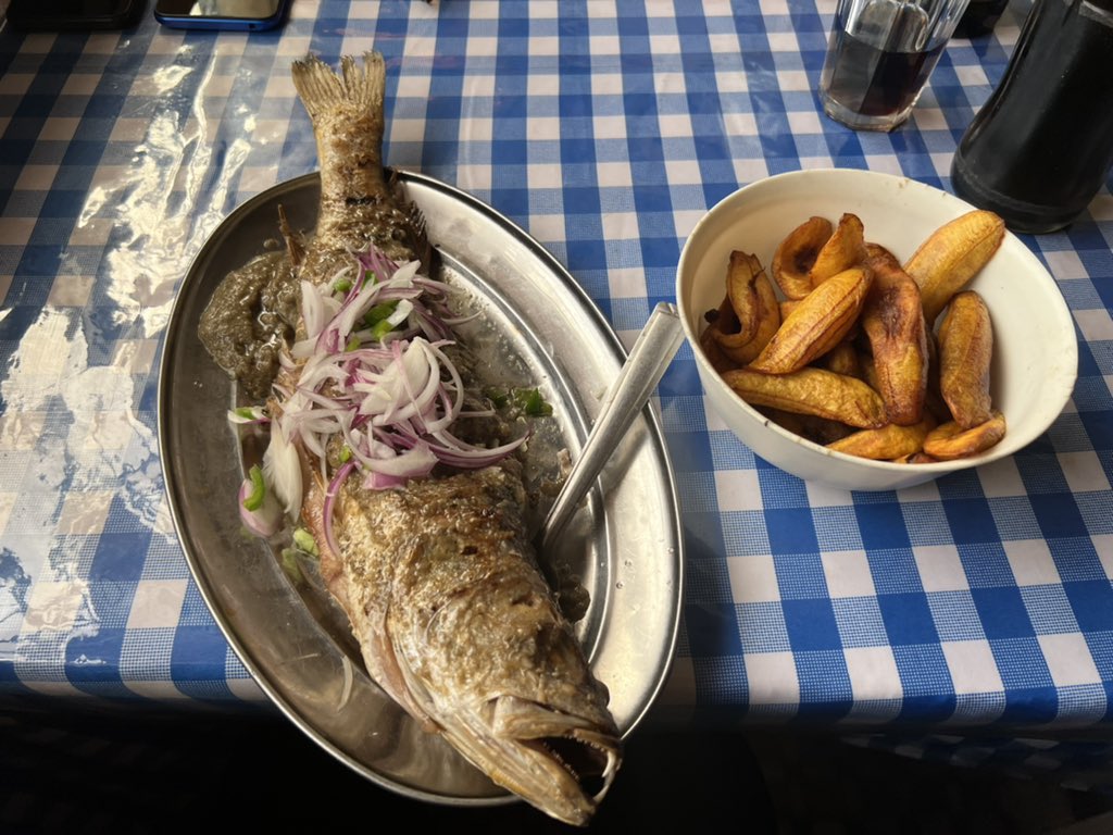 Mesli_Dounia's tweet photo. Bar et frites de banane plantain 😍 Un délice sur terre ! #Cameroun #CAN2021 https://t.co/YQmE9h6oO2