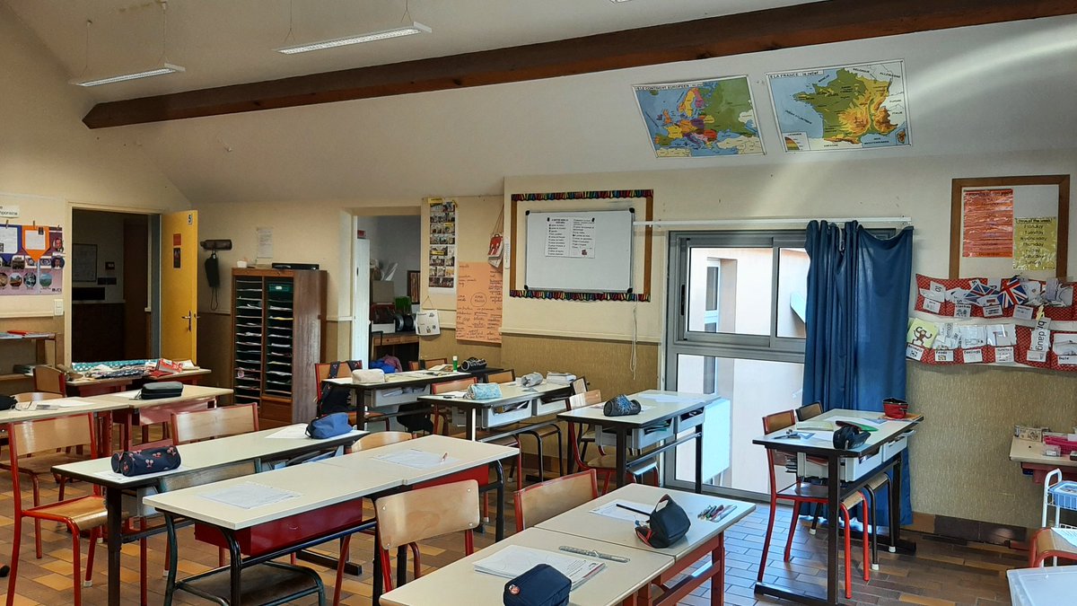 HatierNordOuest's tweet image. 👩‍💻 Atelier #numérique sur #CapMaths échanges sur les pratiques. L'occasion de rappeler les nbx tutos 🎥 qui donnent des 🔑 aux élèves pr poser une #soustraction une #multiplication une #division 👉 hatier-clic.fr/miniliens/mie/… Très utiles en cette période !
#maths #école #CM #cycle3