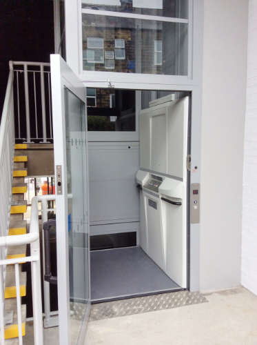 Abilityltd's tweet photo. Our Optimum 400 platform lift is a hydraulic lift with up to 7 metres of travel suitable for external use. Find out more https://t.co/9sDSAsKC5B #platformlift https://t.co/LuVJlisE5i