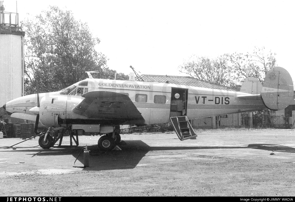 TheGhostRider31's tweet photo. By the end of their production run in the 1960s, a variant of the #Model18 with a tricycle landing gear was also introduced which now boasted an MTOW of 9,900 lb (4,500 kg). Most of these were owned by erstwhile Royal Families, Business Houses, and Govt Agencies #IndiaAviation https://t.co/FoKWnRzQQp