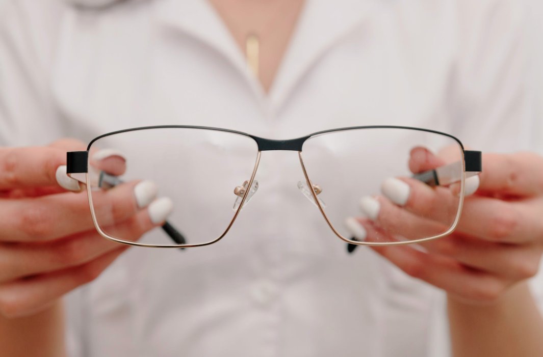 erkers_optical's tweet photo. JANUARY SPECIAL: 50% OFF ALL FRAMES with prescription lenses purchase. Perfect for upgrading to a new prescription or getting a second pair... maybe even a more stylish option! Mention online offer. Exp. 2/6/22 #Glasses #FrameSale https://t.co/NDc0vpdkKm https://t.co/JH7bKxTceP