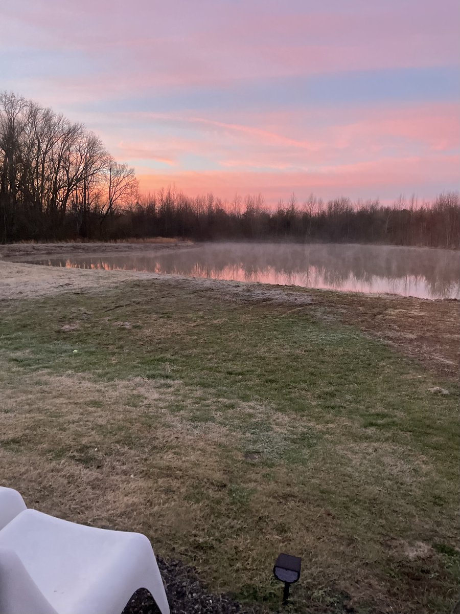 jenstein97's tweet photo. @NWSMemphis  This is the sunrise from the WEST. https://t.co/ktTvH2wXui