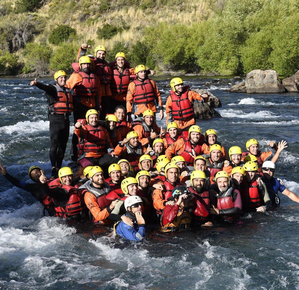 turcocarp's tweet photo. River está en un viaje de egresados de la secundaria. Y me parece absolutamente perfecto. https://t.co/hCpuiU3BON