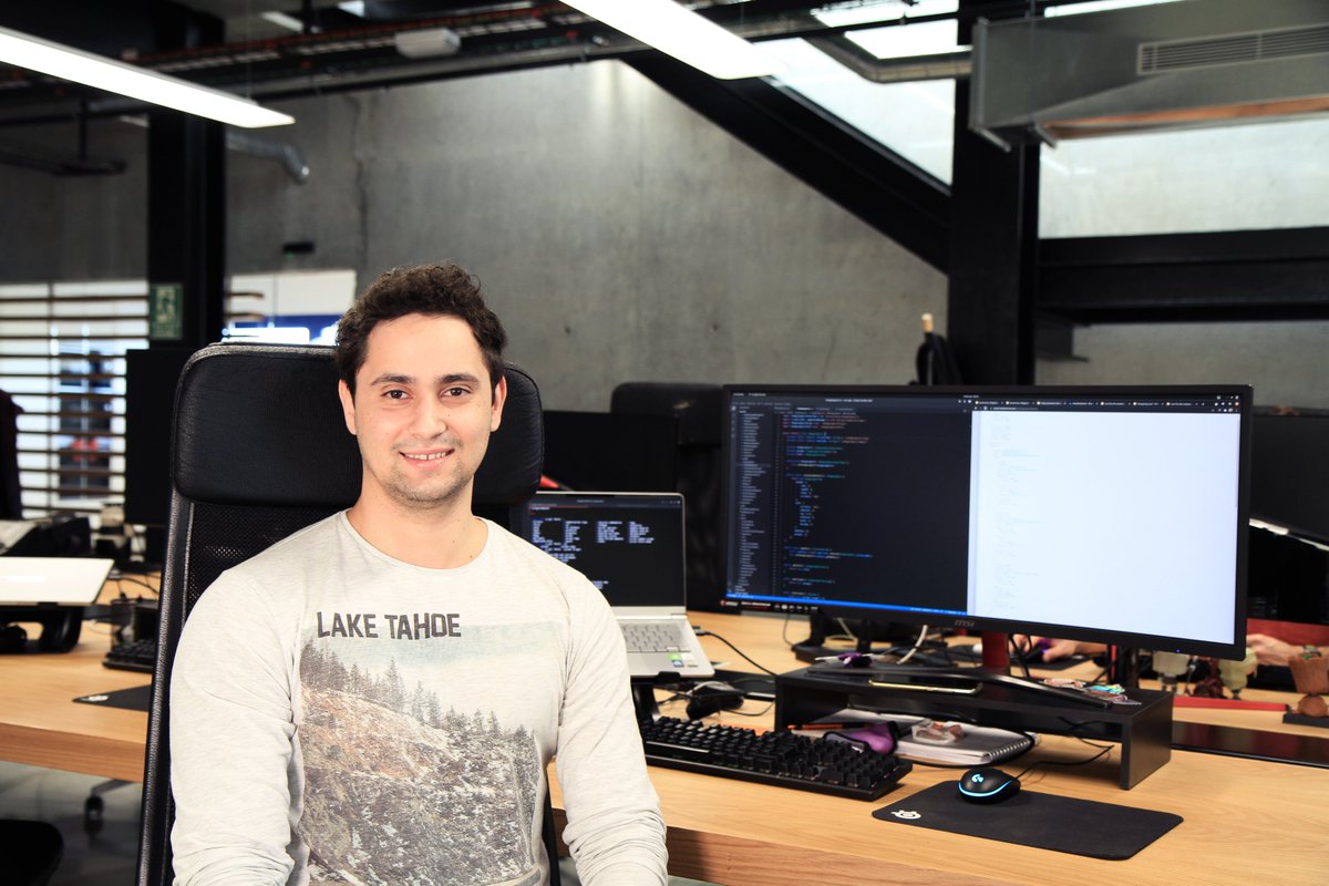 DonDominio's tweet photo. Hoy queremos presentaros a Joan, se unió a nuestro #DDTeam en 2020 y forma parte del departamento de desarrollo 👨🏻💻
Su principal hobby es Powerlifting y Halterofilia, tenemos razones de PESO para contar con él en el equipo🏋🏻💪🏼
Podéis conocerlo mejor en 👉🏼 https://t.co/UBxpIr9rsD https://t.co/cR2ktBqOSP