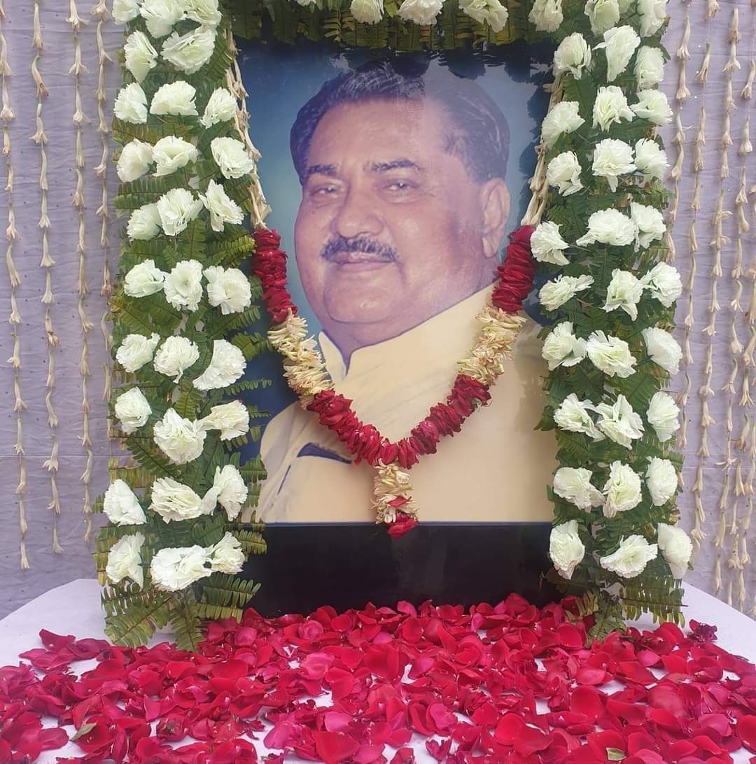 BrijeshJatav12's tweet photo. शिवहर जिला के निर्माता भारत सरकार के पूर्व मंत्री शेरे बिहार स्वर्गीय पंडित रघुनाथ झा जी के चौथे पुण्यतिथि के अवसर पर शत शत नमन
@NitishKumar
@officecmbihar @deveshMLCbihar 
@deveshkumarbjp @VijayKrSinhaBih 
@rjhabjp @NavnitK41291744 @rajantiwaribjp @rajutiwari1997
#RaghunathJha https://t.co/4ITR65YBY8