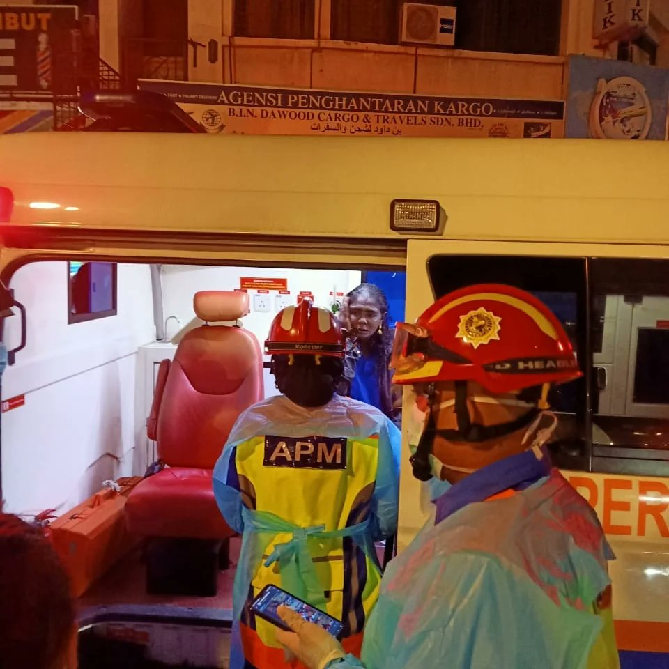 Last Saturday night, we witnessed something tragic happened to a female client at Jalan Bunus, Kuala Lumpur. She was attacked by an unknown assailant resulting in a head injury and broken jaw after being checked by our medic team. She was rushed to the hospital for treatment.
