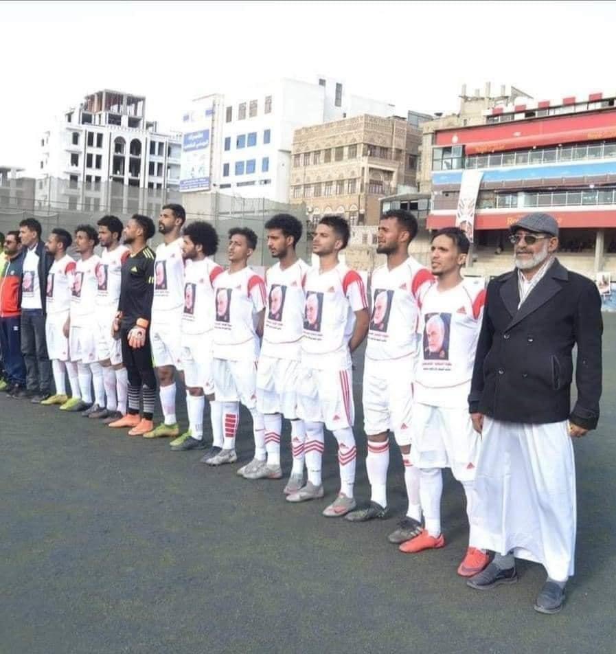 m__almasmari's tweet image. ايش دخل قاسم سليماني في الرياضة اليمنية؟
ليش تعلقوا صورته على صدور اللاعبين اليمنيين؟
تنتقدوا من يرفع صورة سلمان بيده بينما تعلقوا صورة سليماني على صدوركم
لم يفعل الايرانيين هكذا كما تفعلون

الرجل مات مدافعا عن قضية ولاية الفقية وليس دفاعا عن اليمن واليمنيين
اخجلوا قليل