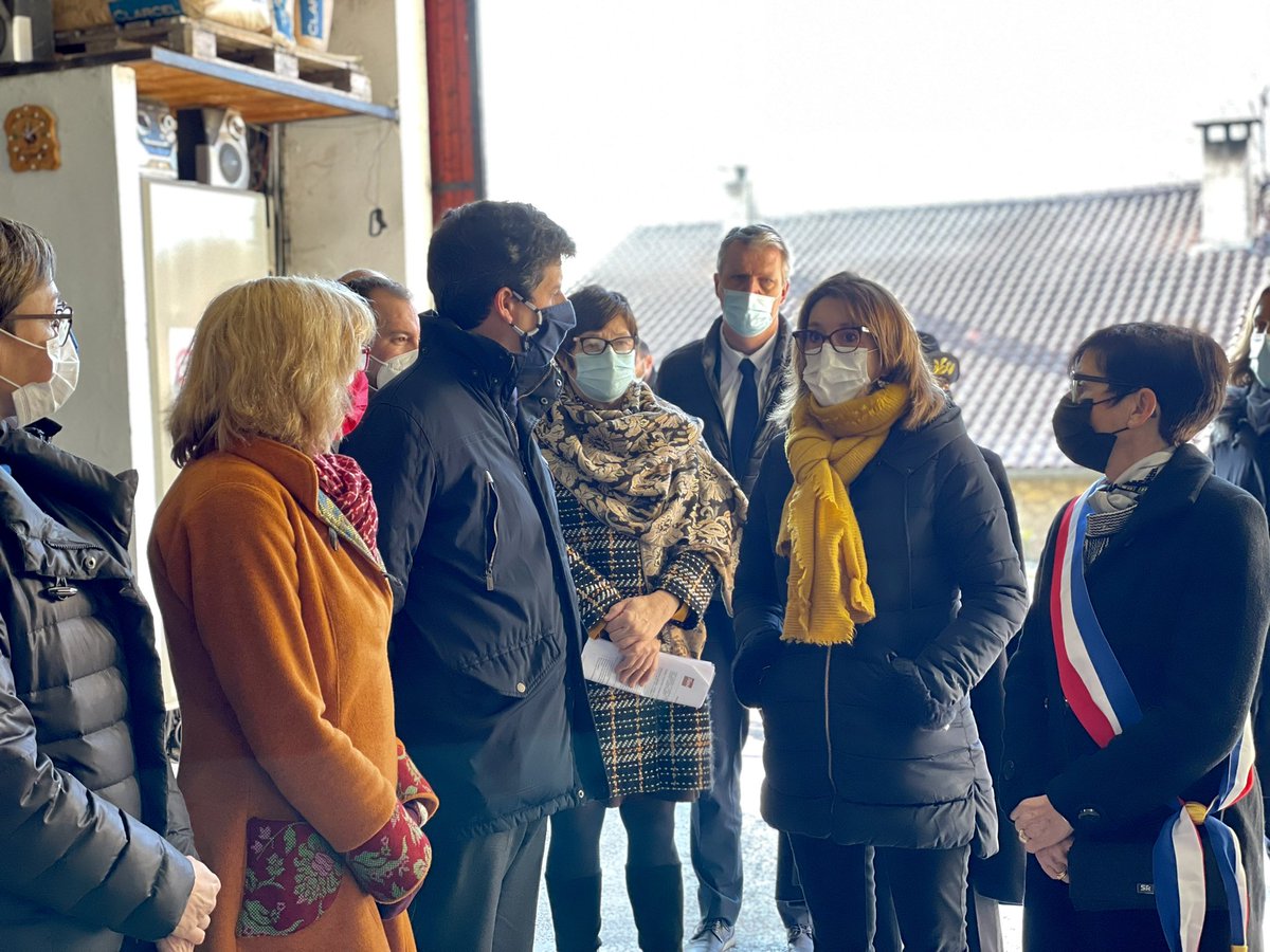 J_Denormandie's tweet photo. 📍 Dans le Tarn, auprès de viticulteurs et arboriculteurs touchés par le gel du printemps, afin de faire le point sur :
👉 le déploiement du plan Gel 
👉 les investissements avec #FranceRelance et #France2030
👉 la réforme en profondeur du système de couverture des risques https://t.co/lIUYQ8ZM1m