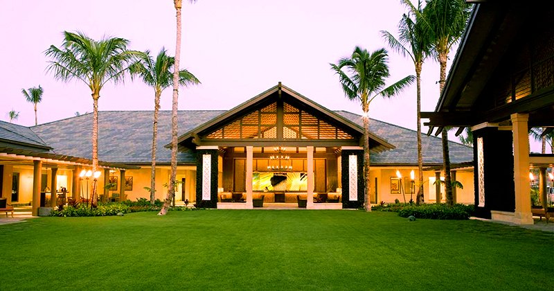 Your #tropical oasis at Kings Land awaits. 🌤️🌴 best-online-travel-deals.com/hawaiian-marri… #hawaii #luxurytravel #vacation