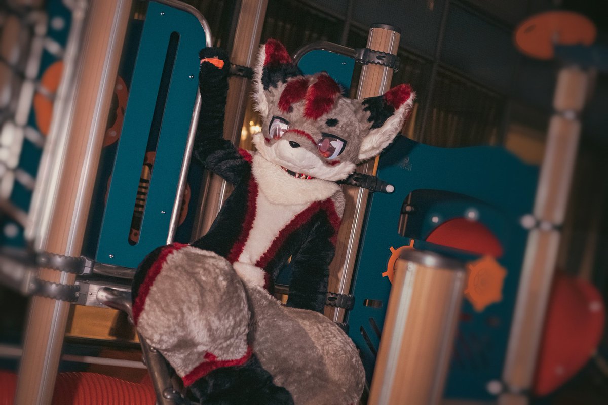 “快来跟我一起呀！！！”٩(๑•̀ω•́๑)۶

#FURSUITFRIDAY#

📷:<a href="/Flameheart_89/">Yan-焰心/茶介</a>