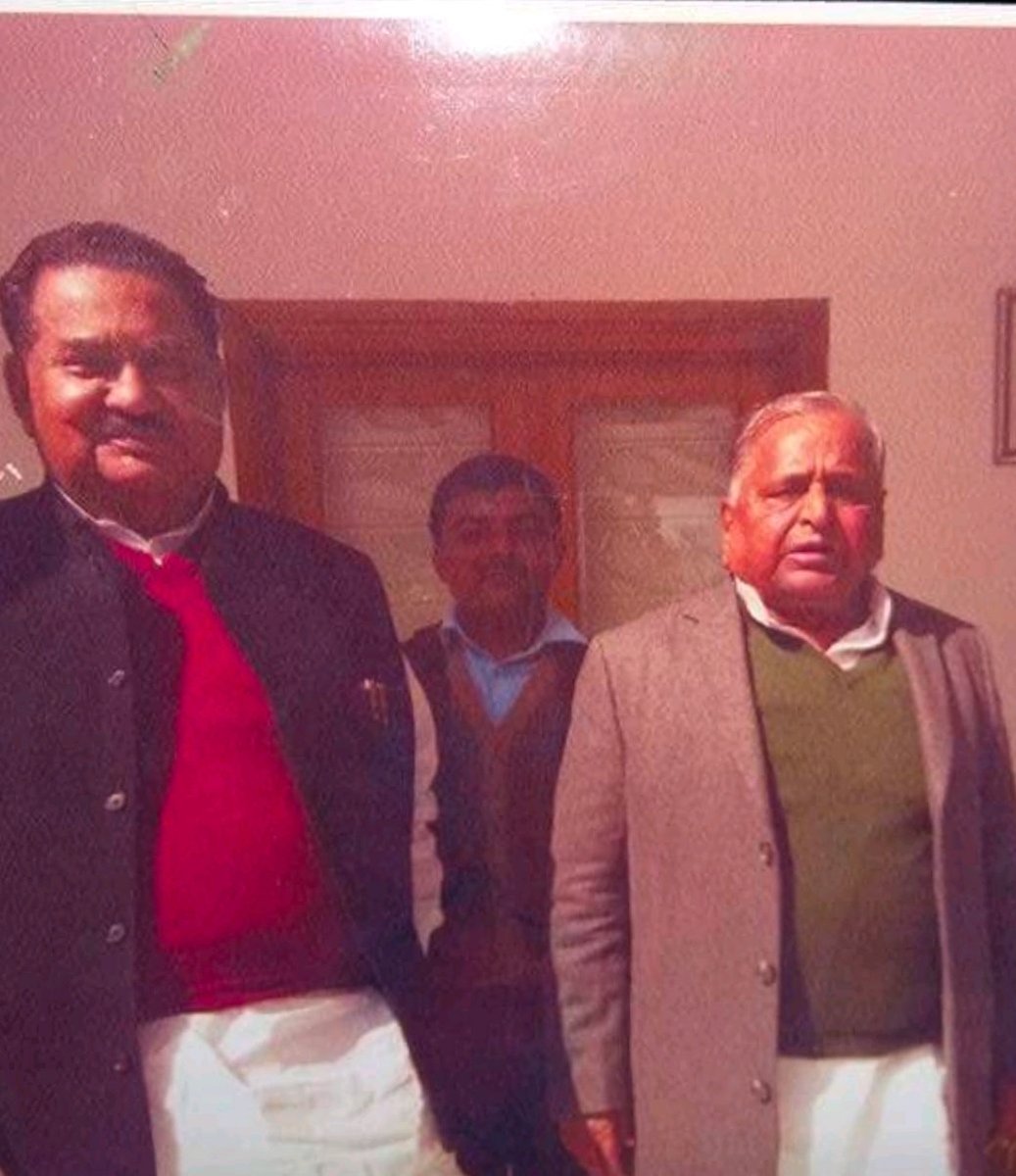 _vi_kas_01's tweet photo. मुखिया से केंद्रीय मंत्री तक का सफर तय कर बिहार की राजनीति में कई दशकों त��� स्थापित रहने वाले राजनेता पंडित रघुनाथ झा जी की पुण्यतिथि पर सादर नमन 
@rjhabjp
@NavnitK41291744 @VinodNarayanJha
@yadavakhilesh @samajwadiparty
@INCIndia @RamaDeviBJP
@ChetanA_Mohan 
#RaghunathJha https://t.co/l1dLxyliXA