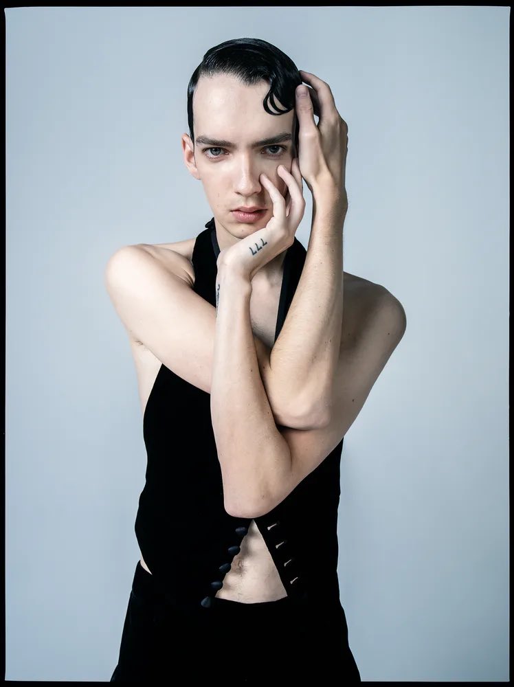 FJEO_fiXwAM7pi-?format=jpg&name=medium