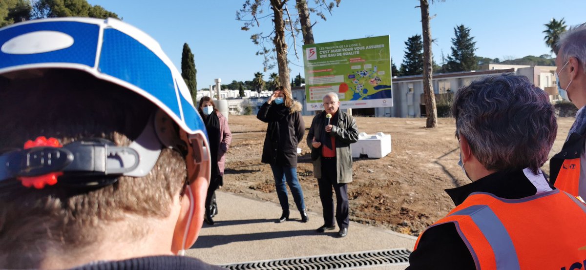 RegiedeseauxM3M's tweet photo. Visite de chantier route de Mende renouvellement #canalisation structurante par tubage
#ligne5
Avec le président de la Régie @RevolRene, la vice présidente @Montpellier3m aux transports #julieFreche et l'adjointe au quartier #MylviaHouguet @montpellier_ https://t.co/2fcp6rE0RM