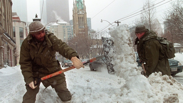 CTVNews's tweet image. It's been 23 years since Toronto called in the army after a major snowstorm ctvnews.ca/it-s-been-23-y…