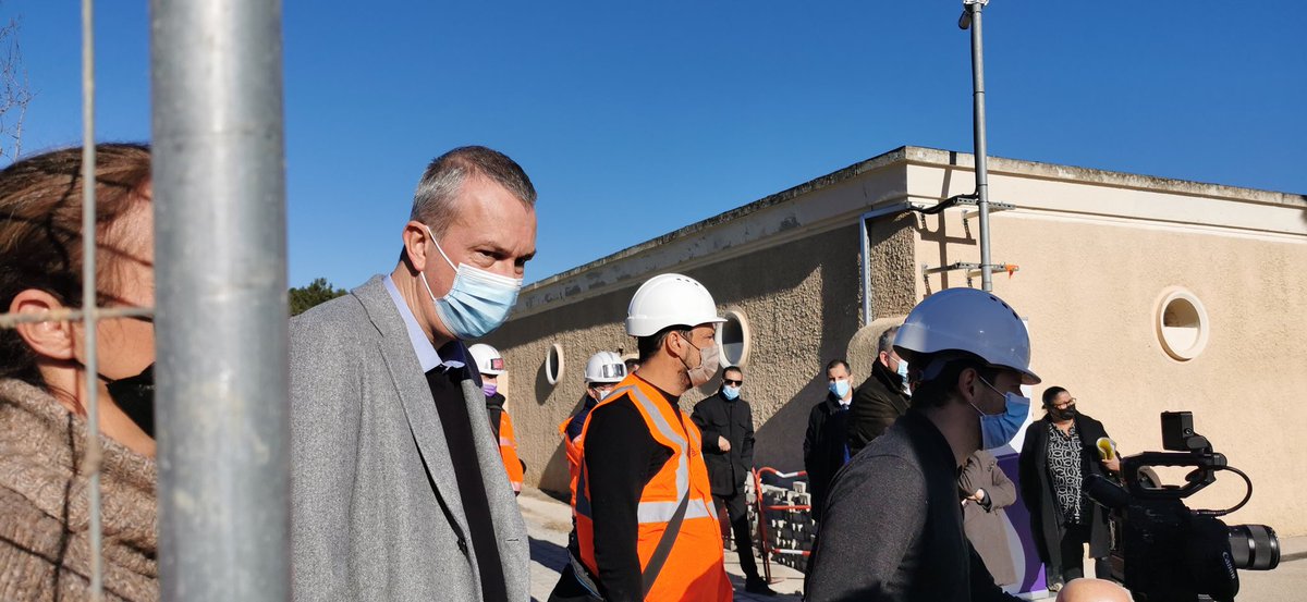 RegiedeseauxM3M's tweet photo. Visite de chantier route de Mende renouvellement #canalisation structurante par tubage
#ligne5
Avec le président de la Régie @RevolRene, la vice présidente @Montpellier3m aux transports #julieFreche et l'adjointe au quartier #MylviaHouguet @montpellier_ https://t.co/2fcp6rE0RM