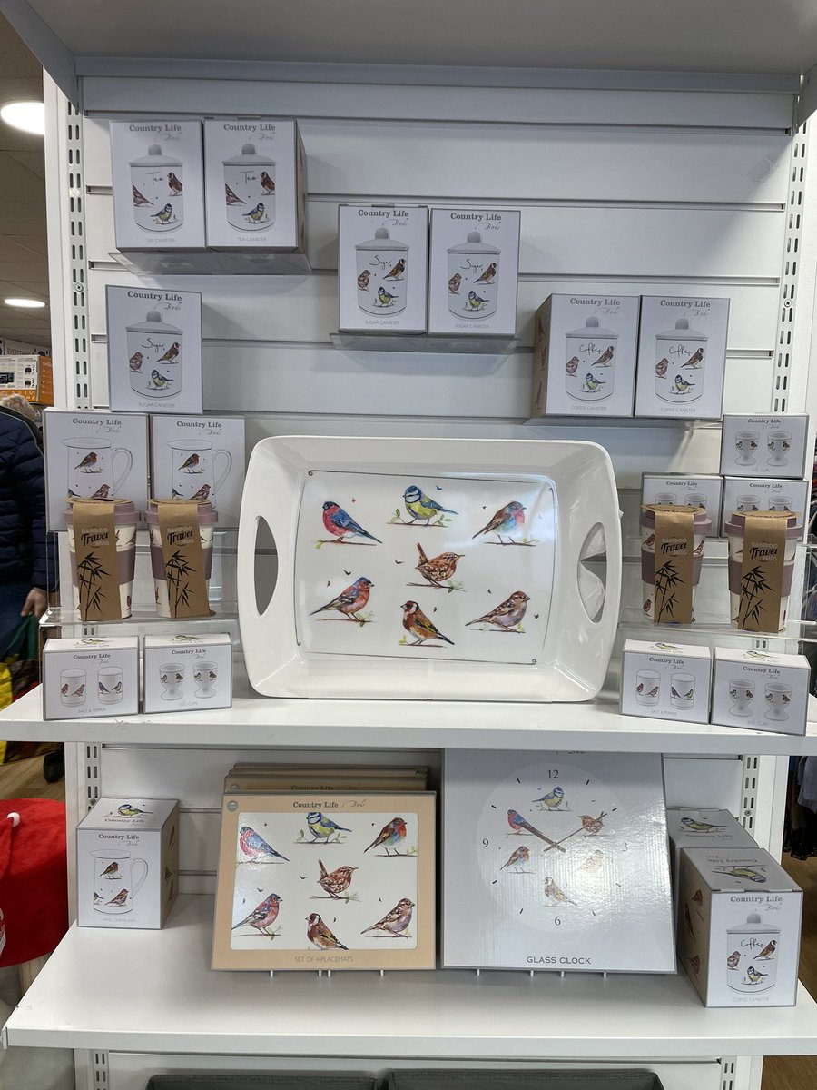 .@MID12CRUK <a href="/winkleylisa/">Lisa winkley</a> <a href="/hinckleytimes/">The Hinckley Times</a> <a href="/hinckleybid/">Hinckley BID</a> 
The “birds” have landed here in Hinckley Cancer Research shop,come and get you’re kitchenalia while it lasts😀🦩🦢🦜