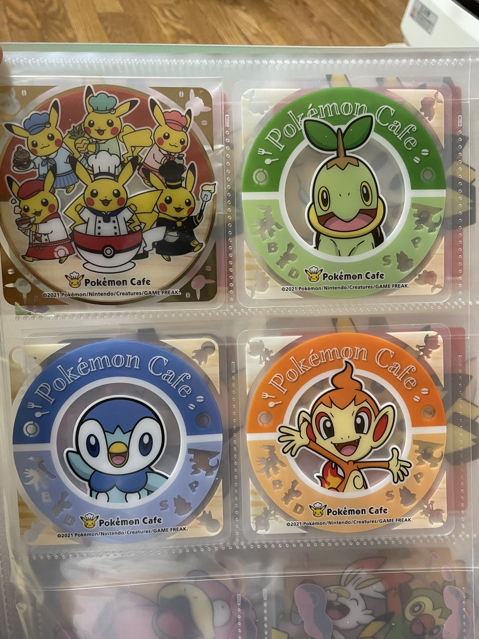 みのみの ゴクナマン 本日のポケモンgoステッカーはエルフーンがいるのを引けたのでエルフーン推しの昆布くんと交換 4種まで揃いました ポケモンカフェコースターはナエトル引けたので3種揃いました ランチョンマットはまたピカチュウだったので