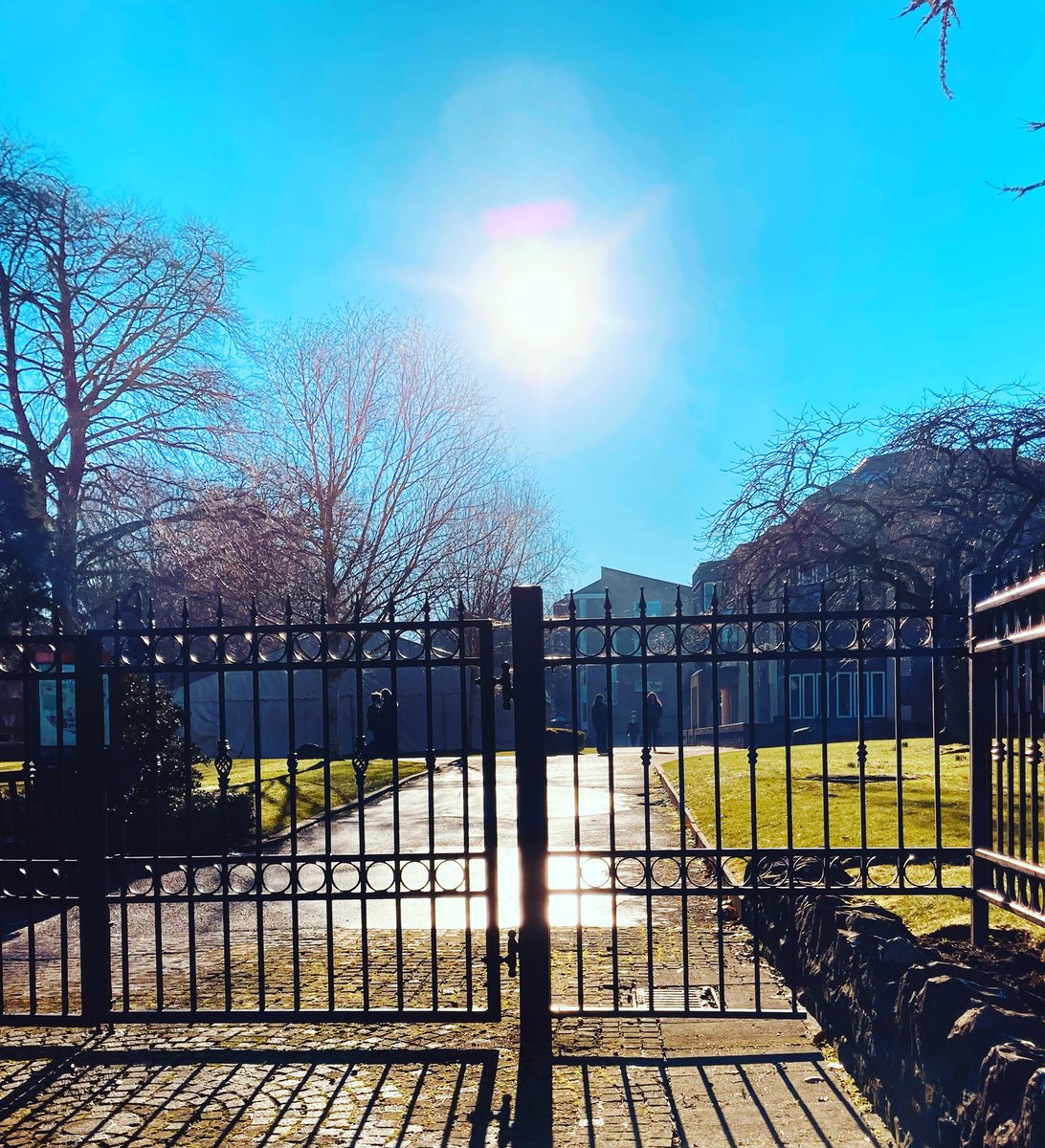 Warner_News's tweet photo. Ready for some blue sky thinking π in the January Sunshine βοΈ β€οΈππ#millfield #blueskythinking #january14 #fridayfeeling #warnerblue @MillfieldSenior https://t.co/KNdBiItnSj