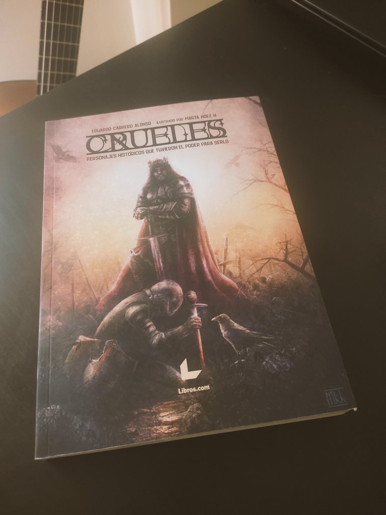 Anuncio con ilusión que, desde hoy, ya está a la venta "Crueles. Personajes históricos que tuvieron el poder para serlo". Un repaso por las biografías de esos, se dice, malos de la #historia. <a href="/MartaHdezH/">Marta Hdez H</a> al pincel, un servidor a la pluma.
De <a href="/libroscom/">LIBROS.COM</a>.
bit.ly/3FYpC97