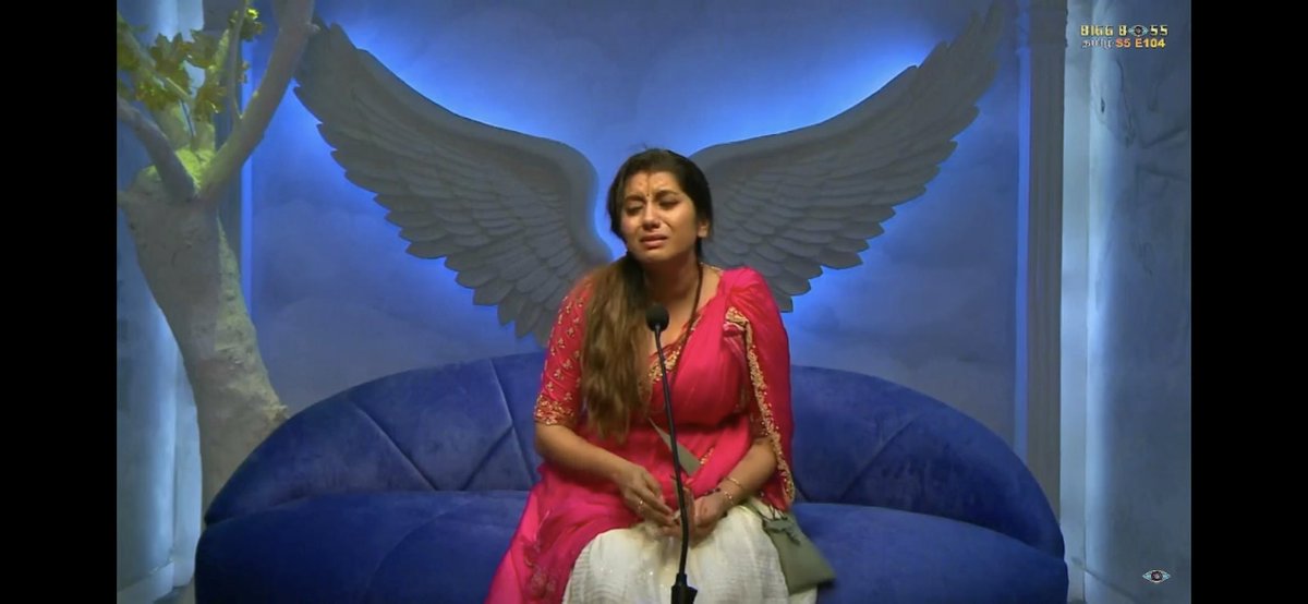 Ssssssssssshhu's tweet photo. Please Vote For #Priyanka 👑🔥 #BB5QueenPriyanka She need us now only we can give love through voting
#Priyanka : Why would you do that ino two days dhan "
Then biggboss :You will be in finals
#Priyanka fans:Oru nimisham uyire poiduchu😭♥️Health mukiiyam too✨❤️  #BiggBossTamil5 https://t.co/ry5EjxWdFG