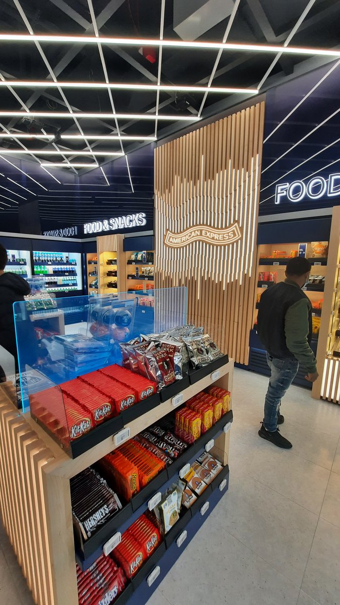 nincoroby's tweet photo. @AmericanExpress has a check-out free shop in the Barclays Center for Amex card holder. Tap your card to get in, pick the food you want and go. You can see your receipt by scanning a QR code. No app needed!
#echangeurusa #NRF2022 #retail #store #payments https://t.co/kk6JCeMIia