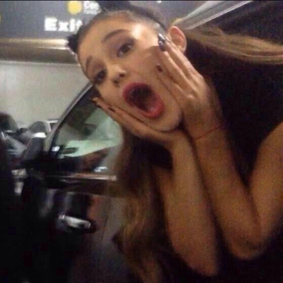 agbchive's tweet photo. i live for low quality ariana grande https://t.co/DJOPMDRLSL