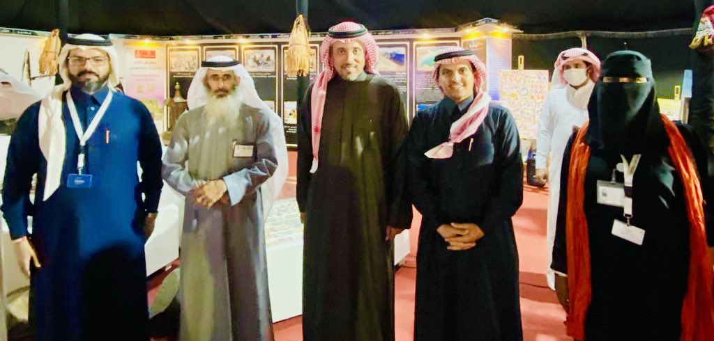 سمو رئيس مجلس إدارة الاتحاد السعودي للسيارات والدراجات النارية يزور مخيم محافظة #بيشة لاستقبال متسابقي #رالي_داكار_السعودية_2022 ويلتقي محافظ بيشة ونائبي رئيس #غرفة_بيشة وعضو مجلس الإدارة ورئيس اللجنة السياحية بالغرفة