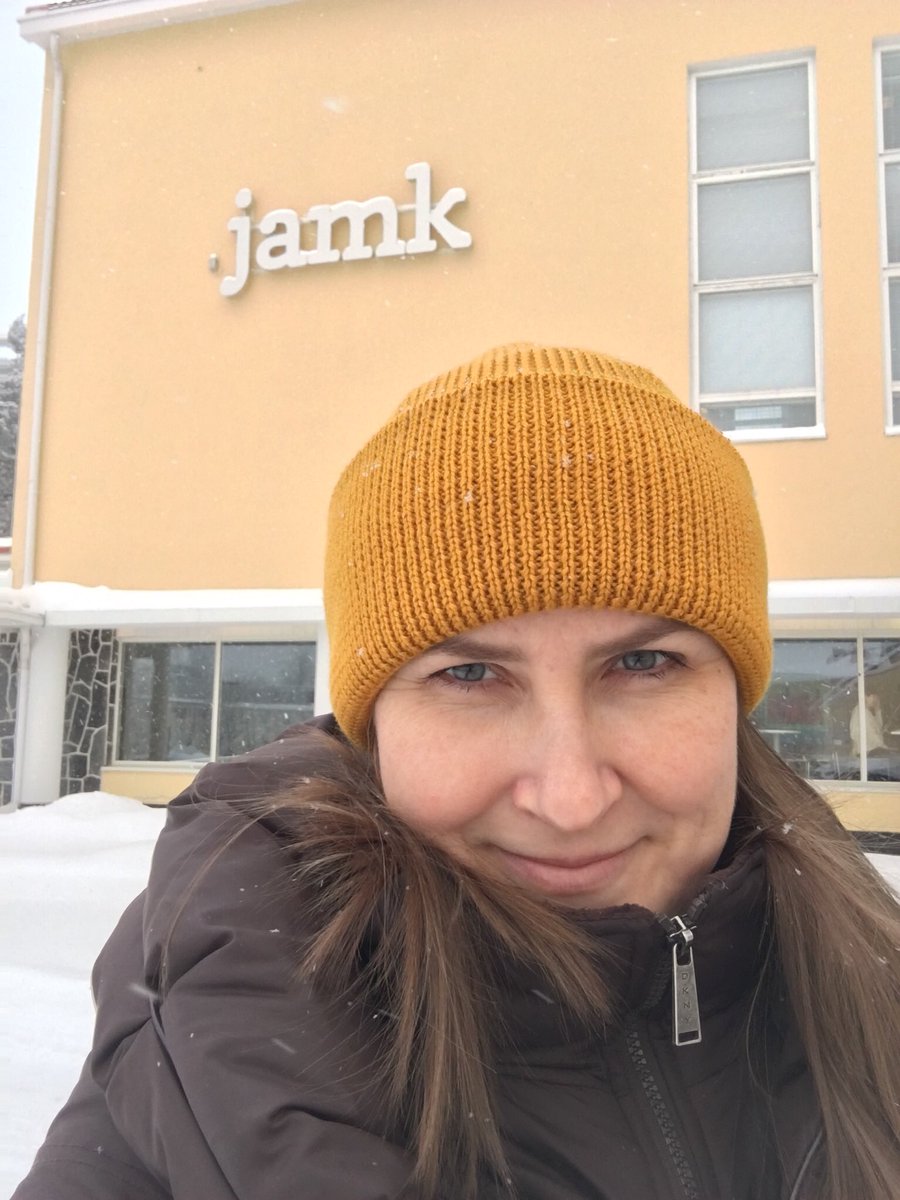 katrisii's tweet photo. Ensimmäinen työviikko takana uutena jamkilaisena ✨ Olen saanut tavata (jopa livenä❣️) monia uusia mukavia tiimiläisiä ja muita työkavereita sekä kokea olevani lämpimästl tervetullut Jamk-yhteisöön. Kiitos luottamuksesta @JAMK_fi , olen innoissani! 🤩 #uusityö #viestintä #Jamk https://t.co/FVgKUu6Nnb