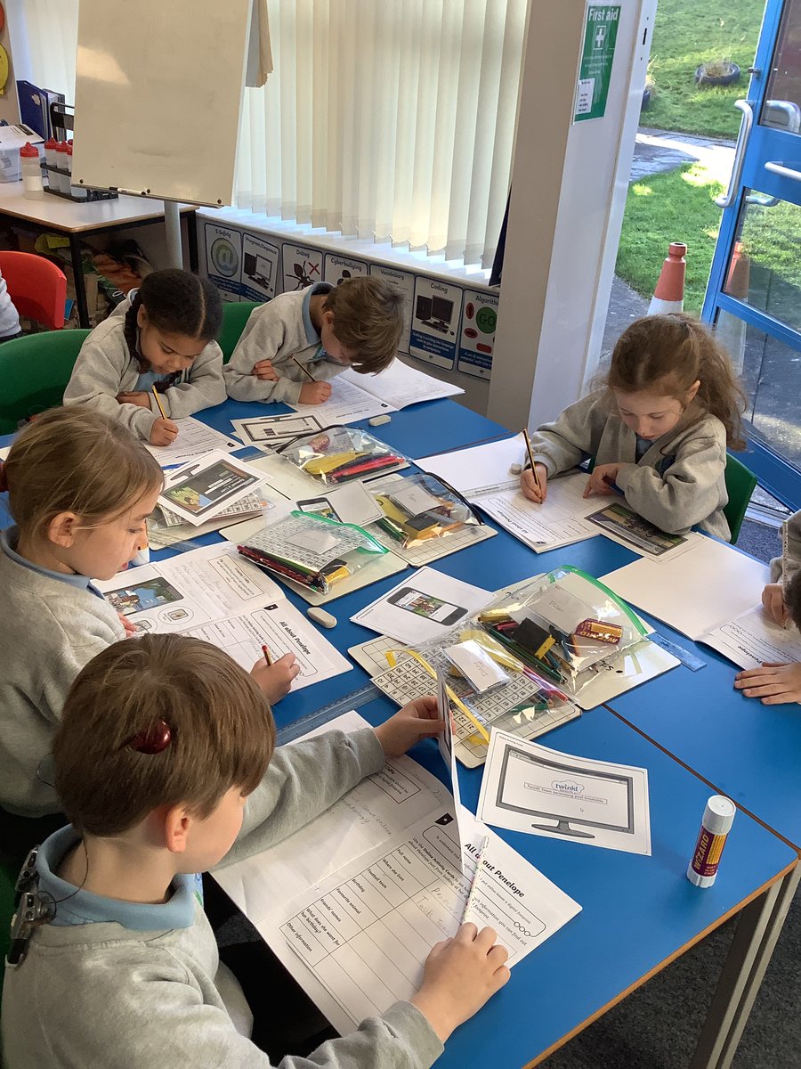 StAgnesY2's tweet image. Some great work on E-Safety. Digital footprints!🦶#stagnescomputing