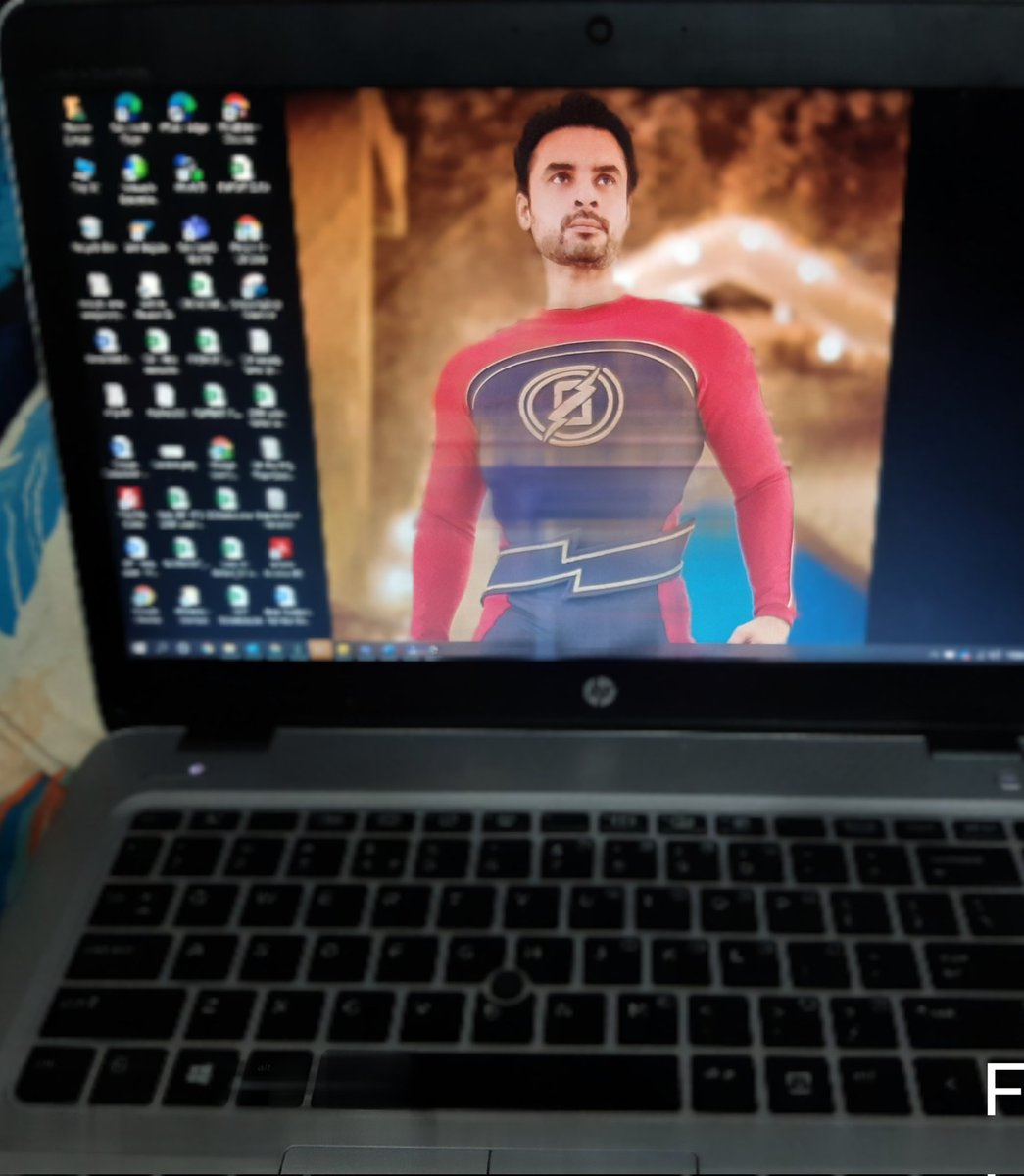#MinnalMurali is so famous in Greece and UK that when I shared my desktop for an online meeting today (as Tovino is my laptop background)... immediately my colleagues from different countries were able to identify @ttovino !! 
Cheers!! #MyfavTovino #IndianSuperHero