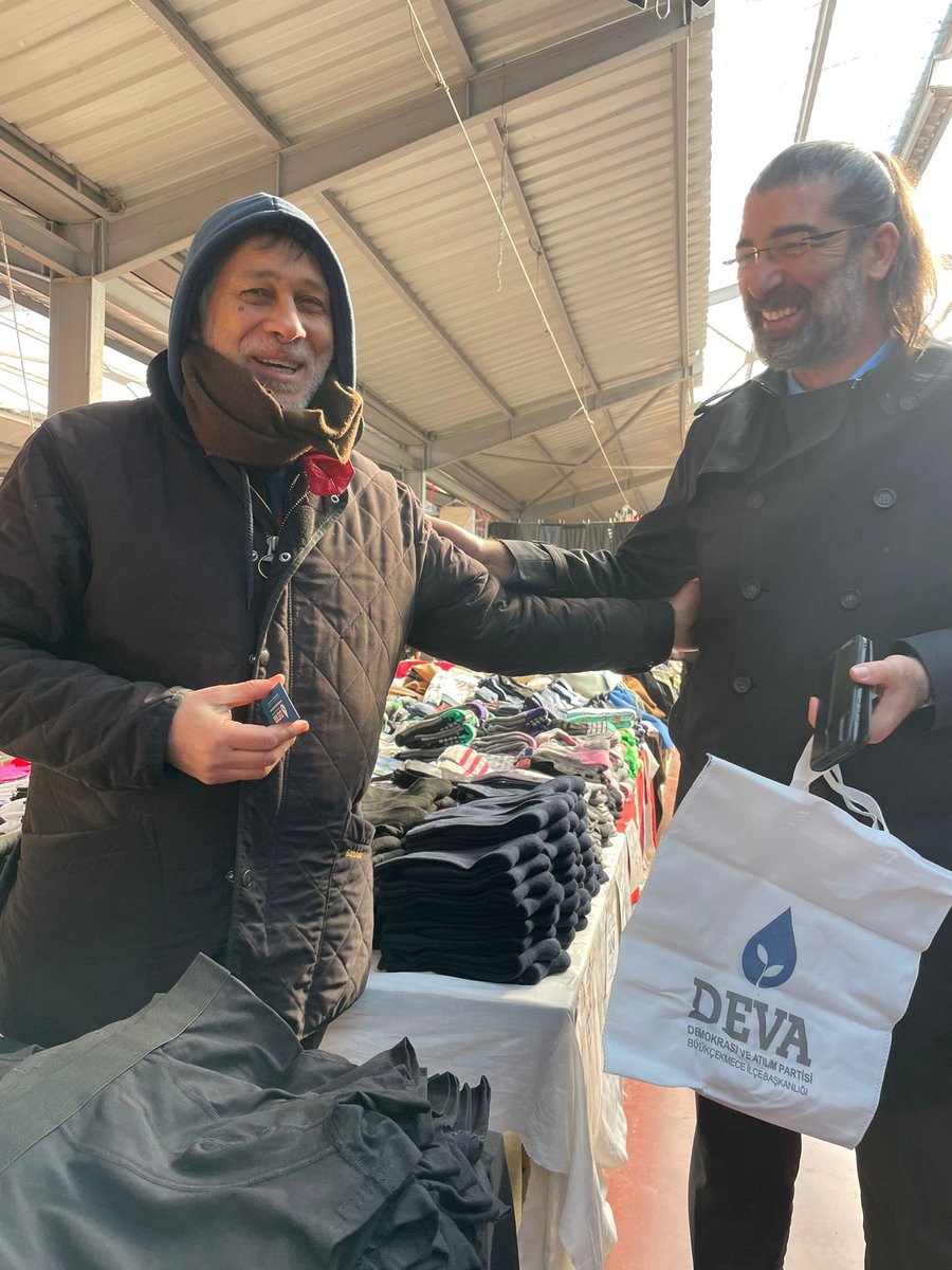 devateskilat34's tweet photo. Deva Büyükçekmece İlçe Deva Pazarda gününde tüm Pazarcı esnafı ve Büyükçekmece halkı ile pazarın nabzını ölçtü 💧🌱👏👏👏👏👏 @drerhanerol @devateskilat34 @avmdemiral 👏👏👏👏 https://t.co/W951buzQ3G
