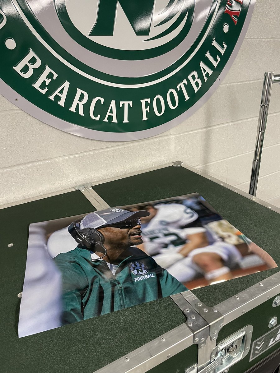 Retweet &amp; follow for a chance to win this 1 of 1 Coach @BClay_9 poster 😍